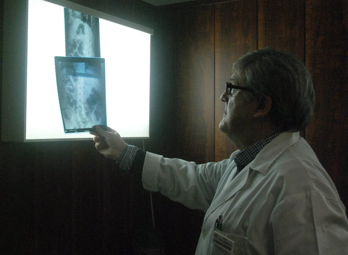 DR. SANTIAGO OLIVÁN BISTUER